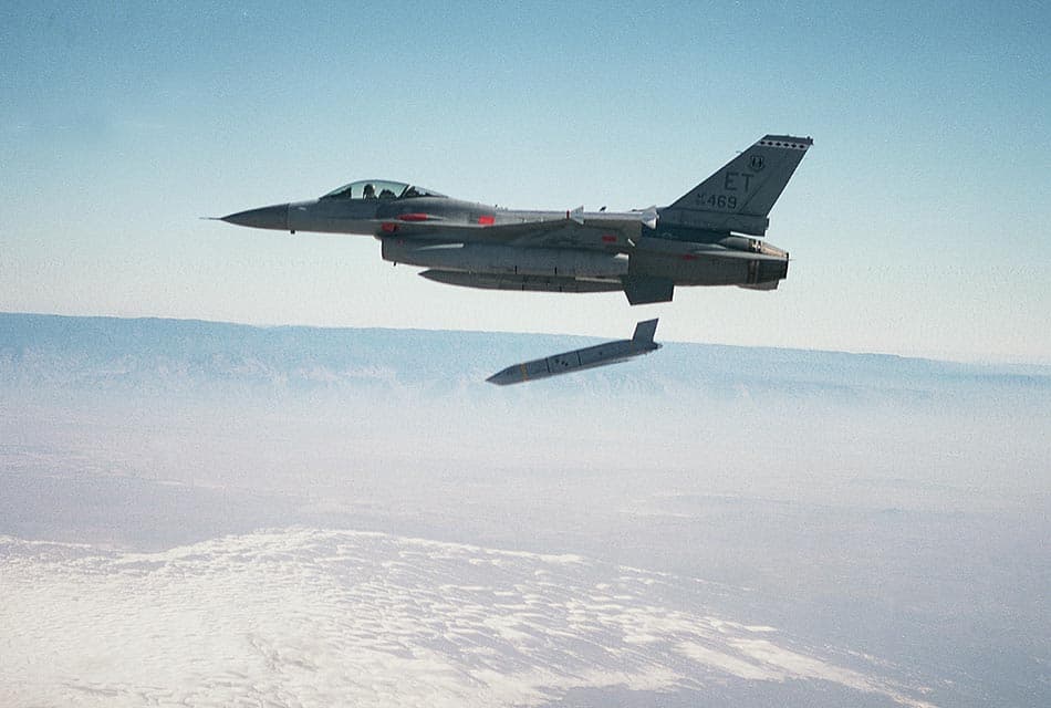 สหรัฐฯ ระดมย้ายขีปนาวุธพิสัยไกลล่องหนเกือบทั้งคลังไปใช้ในสงครามอิหร่าน