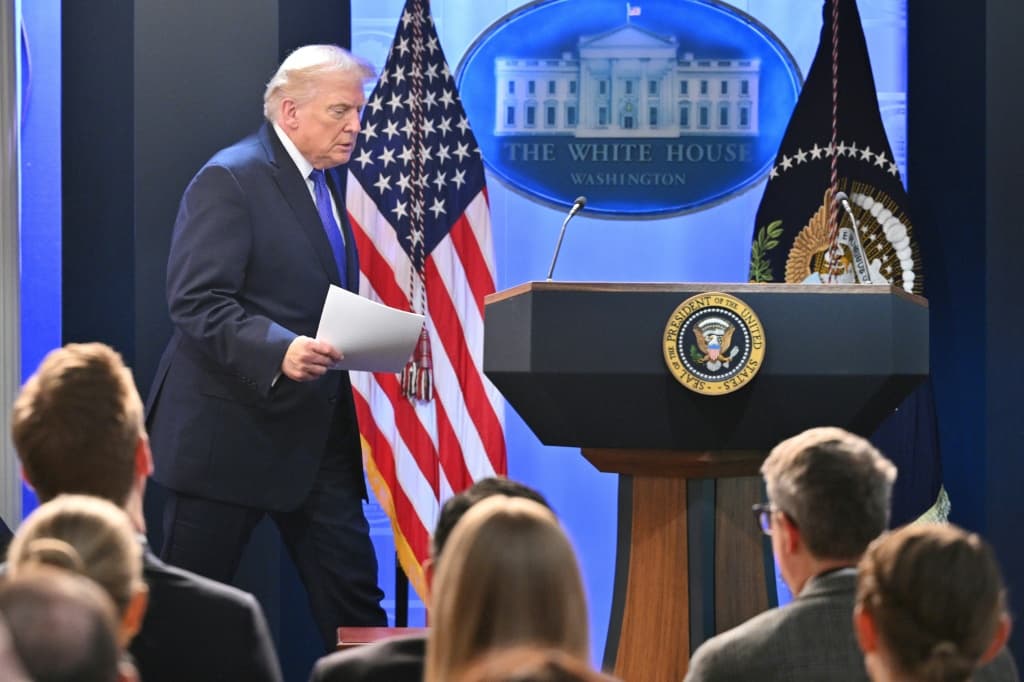 ศาลสูงสุดสหรัฐฯ ยกเลิกภาษีนำเข้าทรัมป์ เปิดทางเรียกคืนเงิน 1.3 แสนล้านดอลลาร์