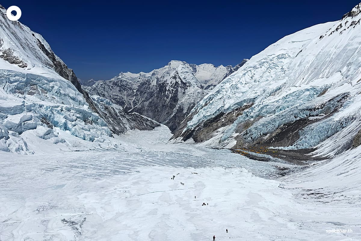 (Photo by TSERING PEMBA SHERPA / AFP) 