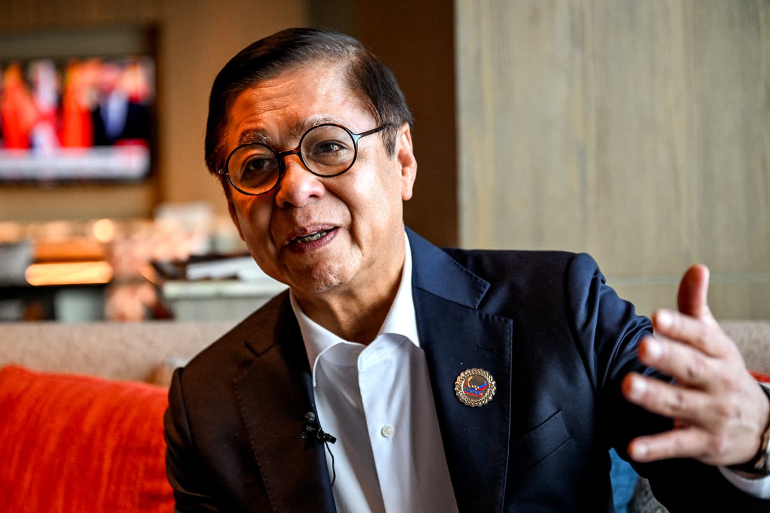 สีหศักดิ์ให้สัมภาษณ์สื่อต่างประเทศชี้กรณีกัมพูชา 'เราต้องหลีกเลี่ยงการกระทำที่ยั่วยุ'