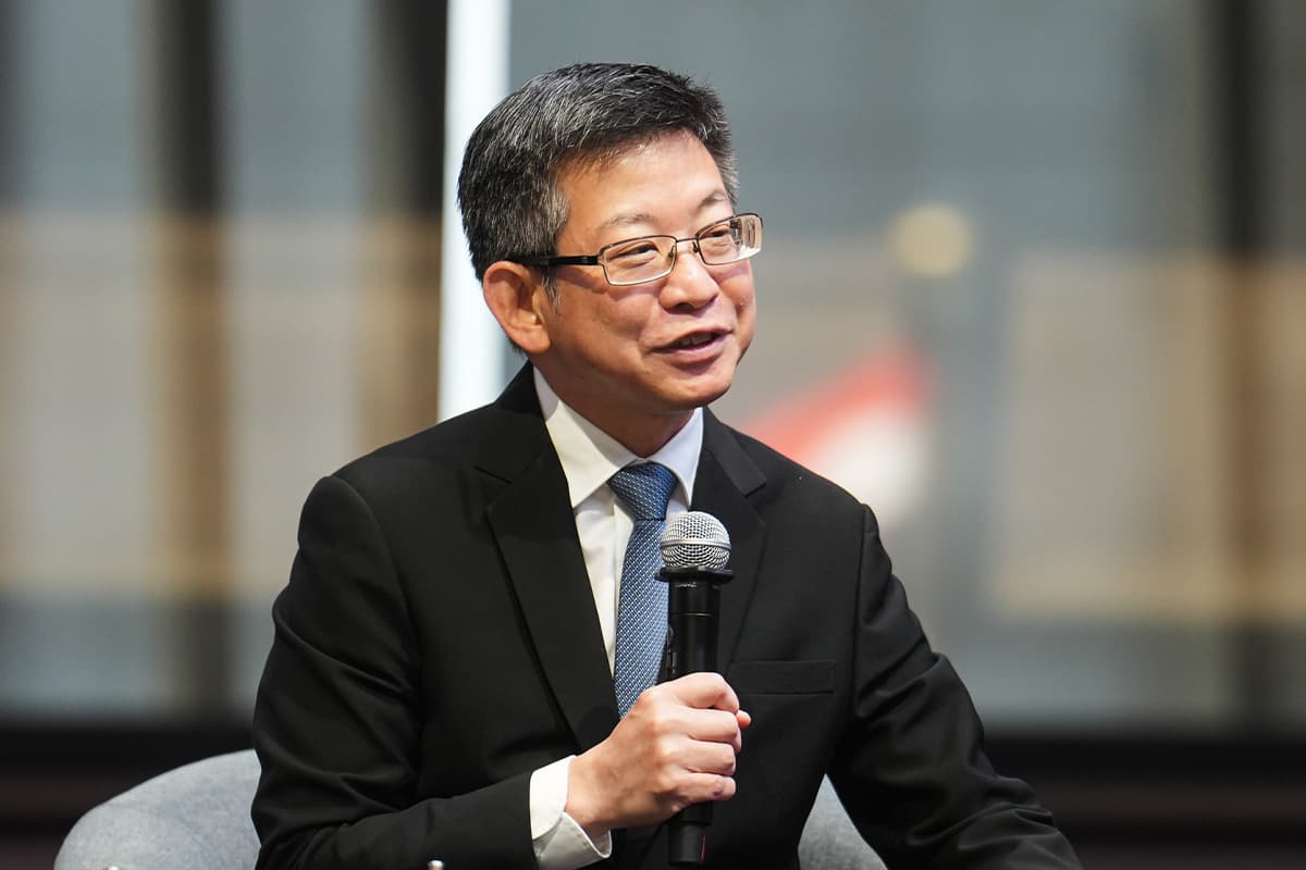  ดร.กอบศักดิ์ ภูตระกูล ประธาน สภาธุรกิจตลาดทุนไทย (FETCO) และนายกสมาคมเศรษฐศาสตร์แห่งประเทศไทย 