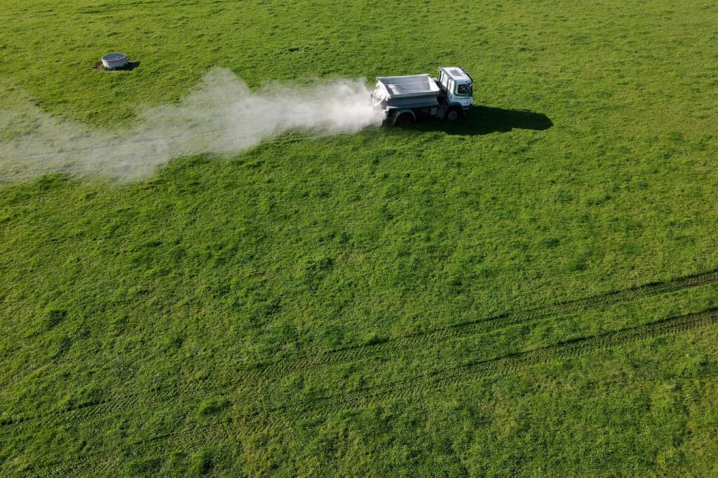 หนึ่งในสามของปุ๋ยทั่วโลกปกติแล้วจะขนส่งผ่านช่องแคบฮอร์มุซ