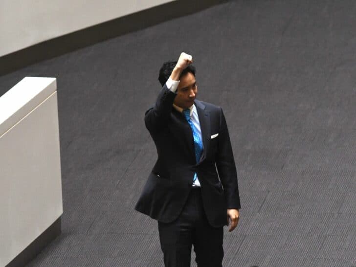 พิธา ลิ้มเจริญรัตน์ 1 ในคนถูกตัดสิทธิทางการเมือง