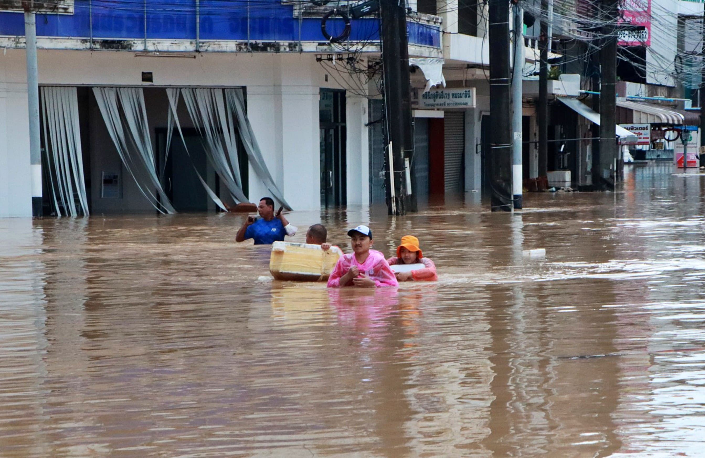 สงขลาประกาศเขตภัยพิบัติทั้ง 16 อำเภอ ผู้ว่าฯ สั่งอพยพ ปชช. ด่วน! เน้นกลุ่มเปราะบาง