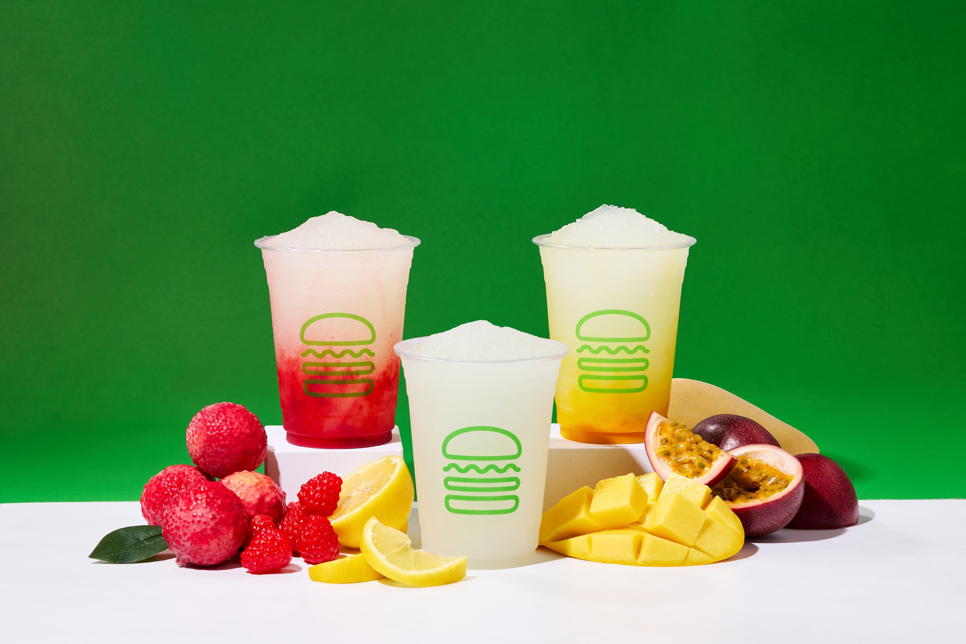 โฟรเซนเลมอนเนดรสราสเบอร์รี่ ลิ้นจี่, รสคลาสสิค เลมอนเนด, รสแมงโก้ แพสชั่นเนด.jpg