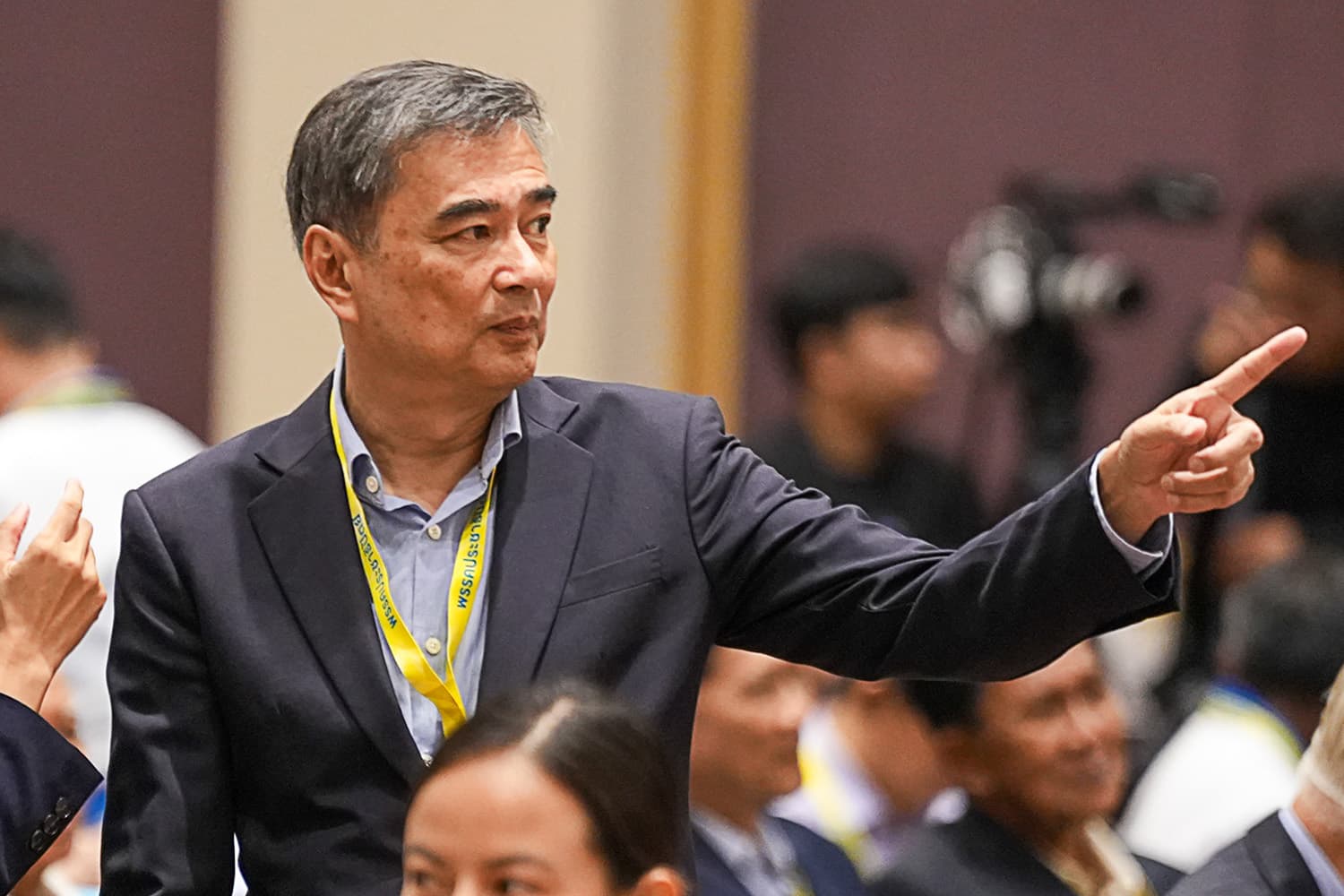 ‘อภิสิทธิ์’ ประเมินสมการตั้งรัฐบาล 290 เสียงมีเสถียรภาพ ย้ำ ‘ปชป.’ ไม่ดิ้นร่วมรัฐบาล