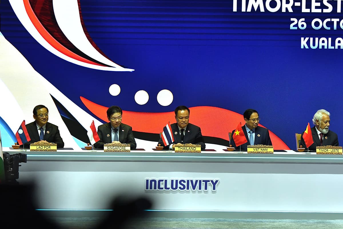 Anutin-the-Prime-Minister-traveled-to-Malaysia-for-a-meeting-SPACEBAR-Photo01.jpg