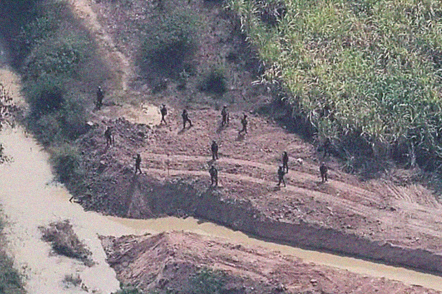 ‘13 ทหารกัมพูชา’ ถอยพ้นแนว บ.หนองจาน หลังพกอาวุธ-สังเกตการณ์ ‘ทหารไทย’