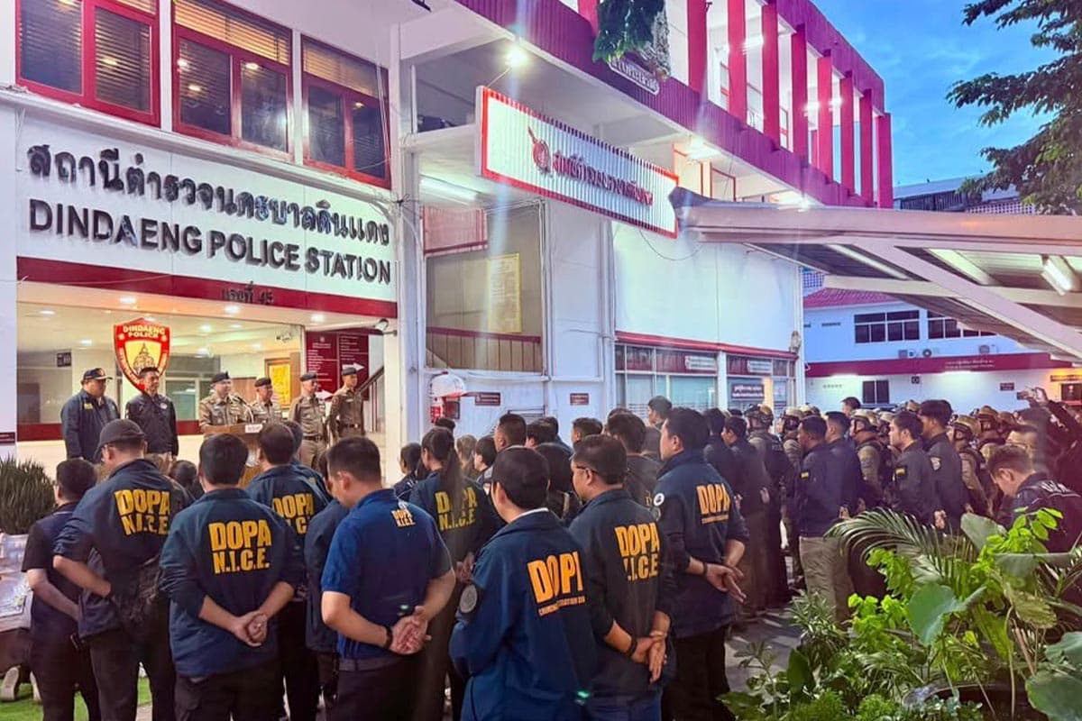 Authorities-dismantle-illegal-pink-card-personal-identification-registration-system-in-Din Daeng-linked-to-foreign-nominees-SPACEBAR-Photo02.jpg