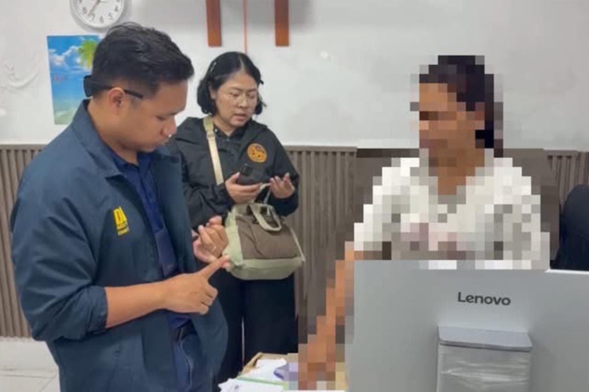 Authorities-dismantle-illegal-pink-card-personal-identification-registration-system-in-Din Daeng-linked-to-foreign-nominees-SPACEBAR-Photo03.jpg