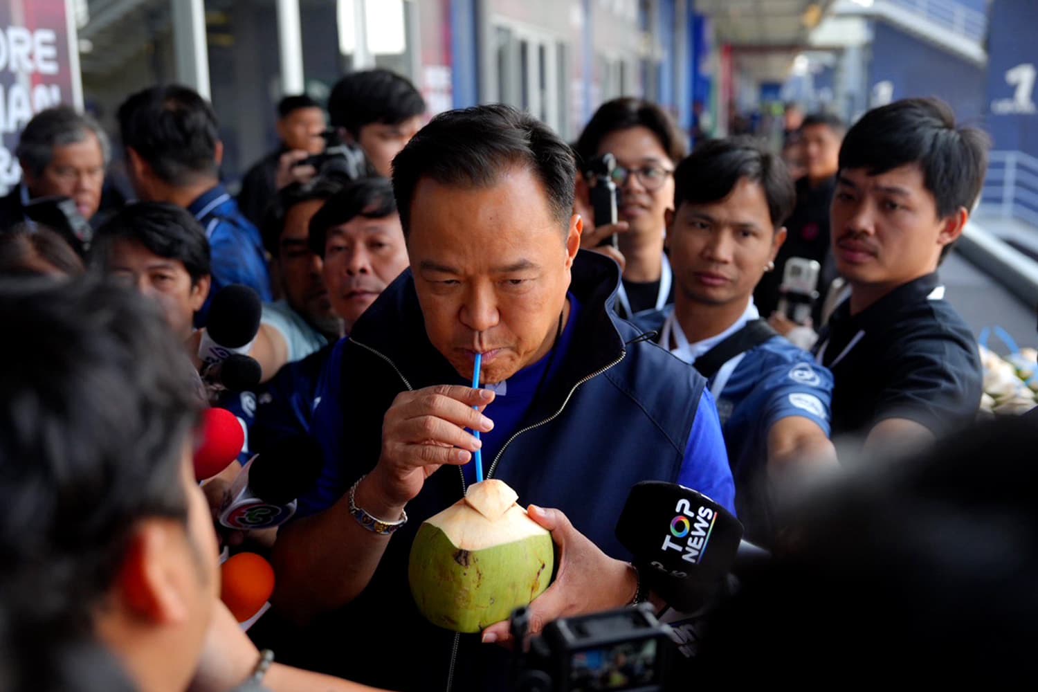 Photo Story : 'อนุทิน' ยันตั้งรัฐบาลต้อง 'เพลเซฟ' ยึดบรรทัดฐานศาล รธน.