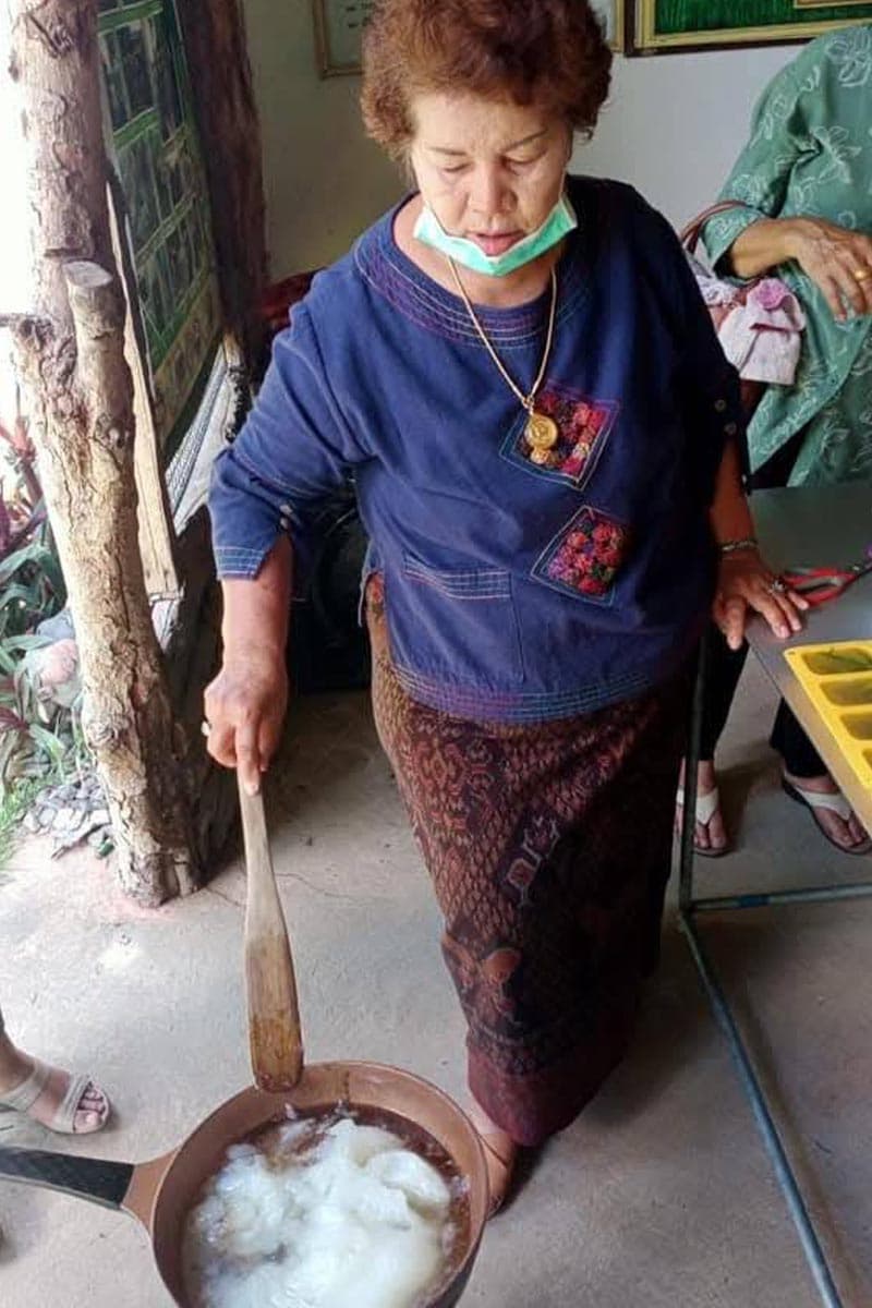 Cannabis-is-not-free-Khon Kaen- community-enterprise-leaves-greenhouses-abandoned-SPACEBAR-Photo V04.jpg