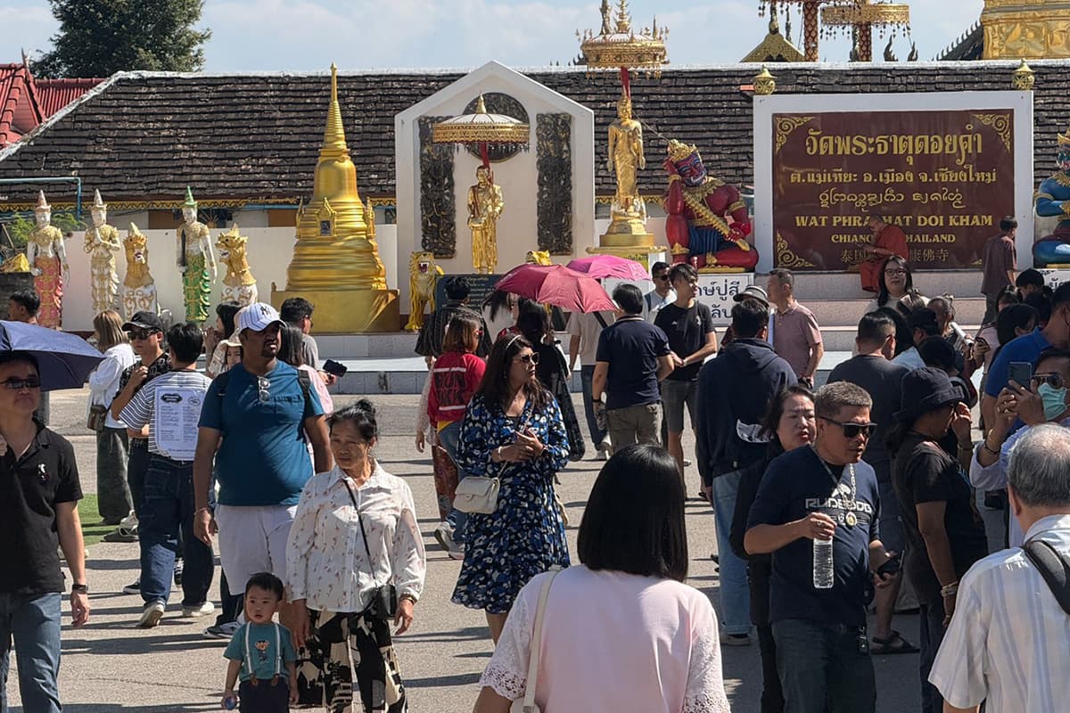 Chiang Mai-is-buzzing-with-activity-as-people-follow-auspicious-rituals-to-welcome-the-year-2026-SPACEBAR-Photo01.jpg
