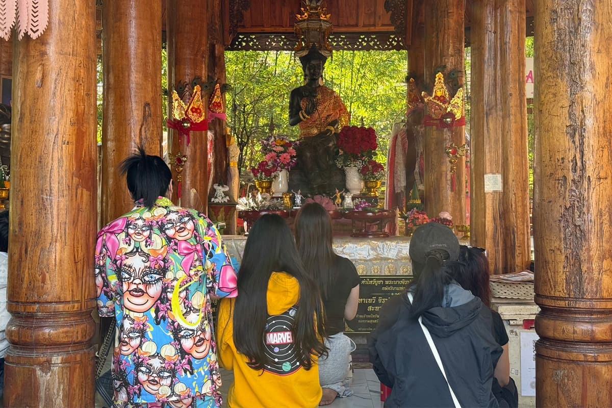 Chiang Mai-is-buzzing-with-activity-as-people-follow-auspicious-rituals-to-welcome-the-year-2026-SPACEBAR-Photo02.jpg