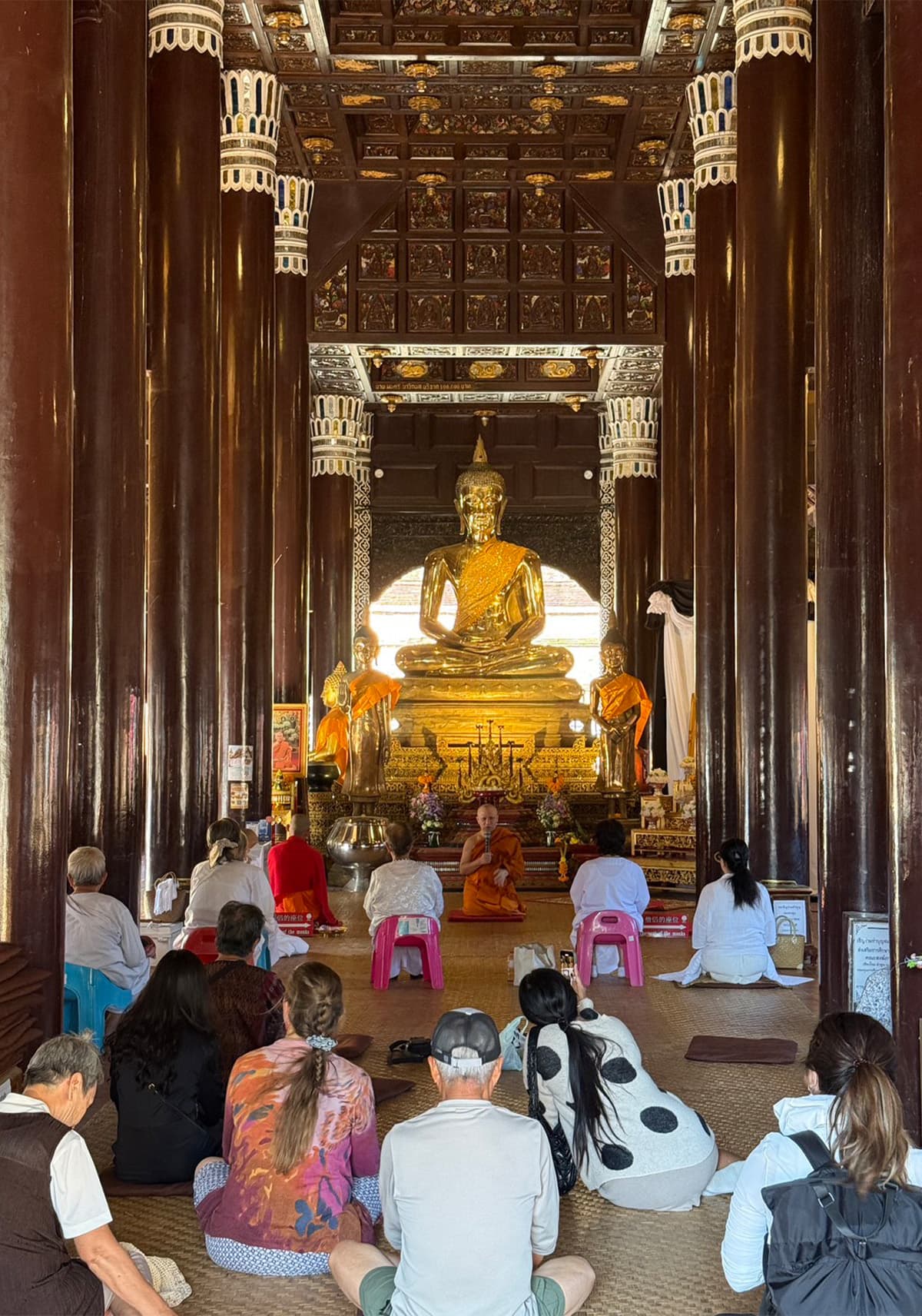 Chiang Mai-is-buzzing-with-activity-as-people-follow-auspicious-rituals-to-welcome-the-year-2026-SPACEBAR-Photo03.jpg