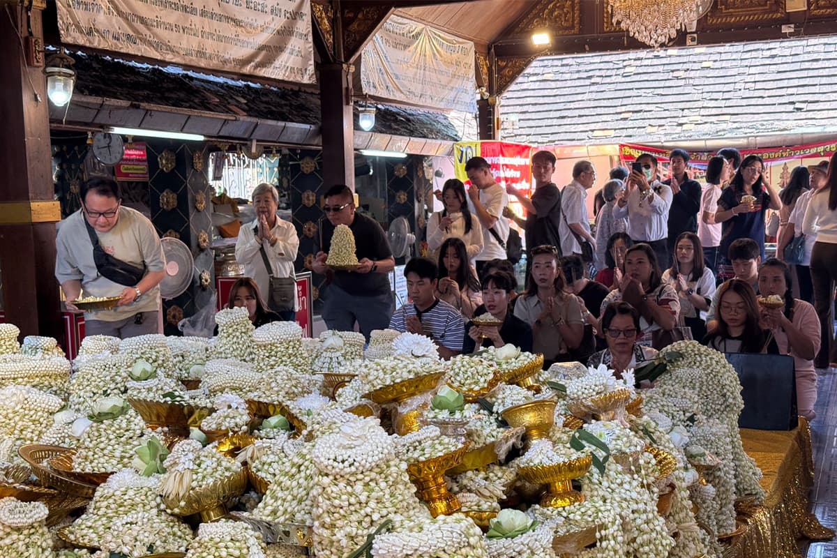 Chiang Mai-is-buzzing-with-activity-as-people-follow-auspicious-rituals-to-welcome-the-year-2026-SPACEBAR-Photo06.jpg