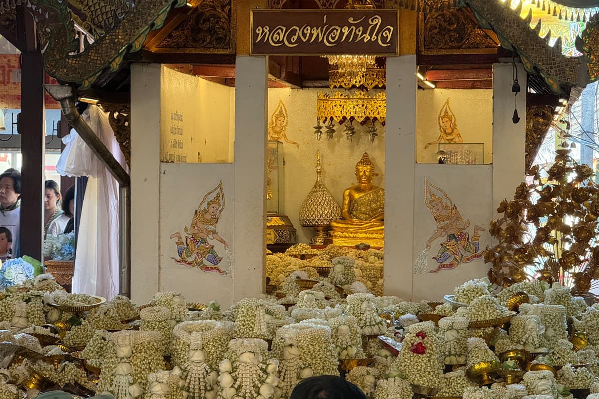 Chiang Mai-is-buzzing-with-activity-as-people-follow-auspicious-rituals-to-welcome-the-year-2026-SPACEBAR-Photo07.jpg