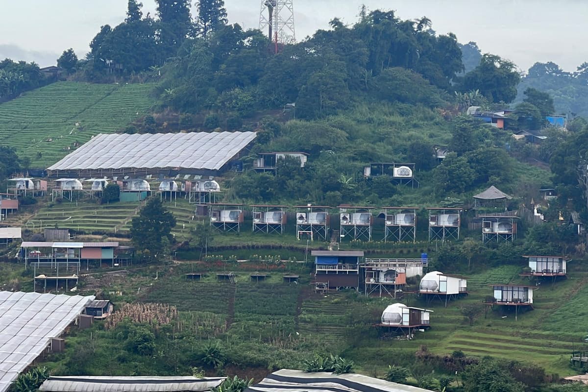 Chiang Mai-tourism-Late-rainy-season- early-winter-Tourists-disappear-hotel-bookings-plummet-SPACEBAR-Photo05.jpg