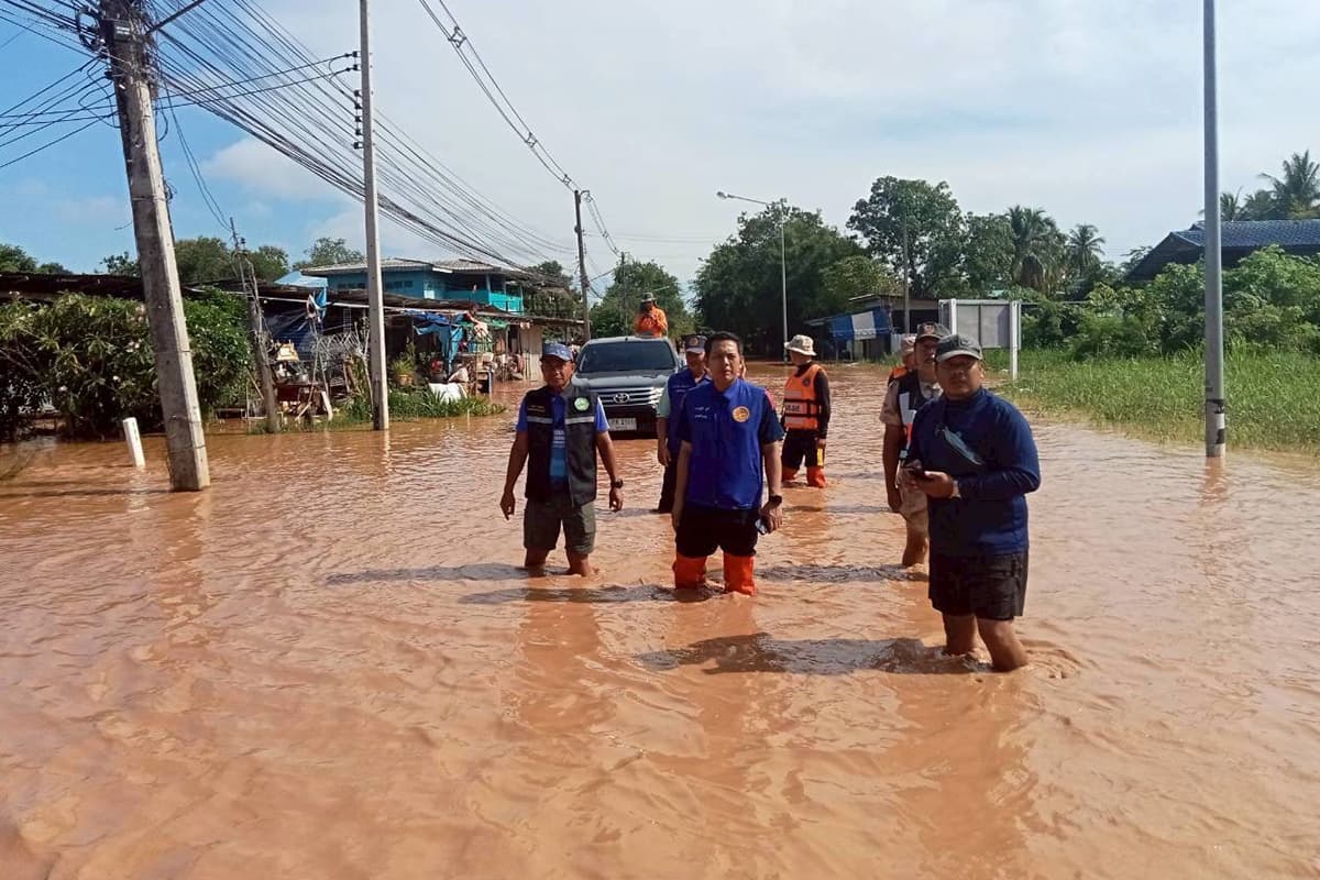 DDPM-updates-flood-situation-in-13-provinces-North-Northeast-and-Central-monitoring-Lom Sak-District-SPACEBAR-Photo01.jpg