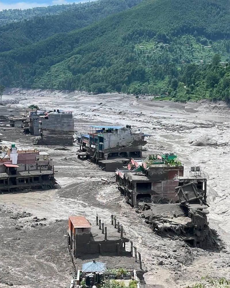 Disaster-in-Nepal-and-Tibet-Iceberg-avalanches-and-mudslides-SPACEBAR-Photo V02.jpg