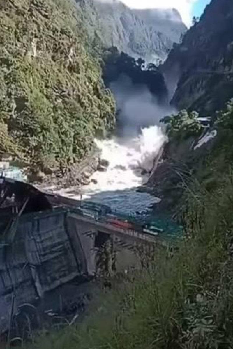 Disaster-in-Nepal-and-Tibet-Iceberg-avalanches-and-mudslides-SPACEBAR-Photo V03.jpg