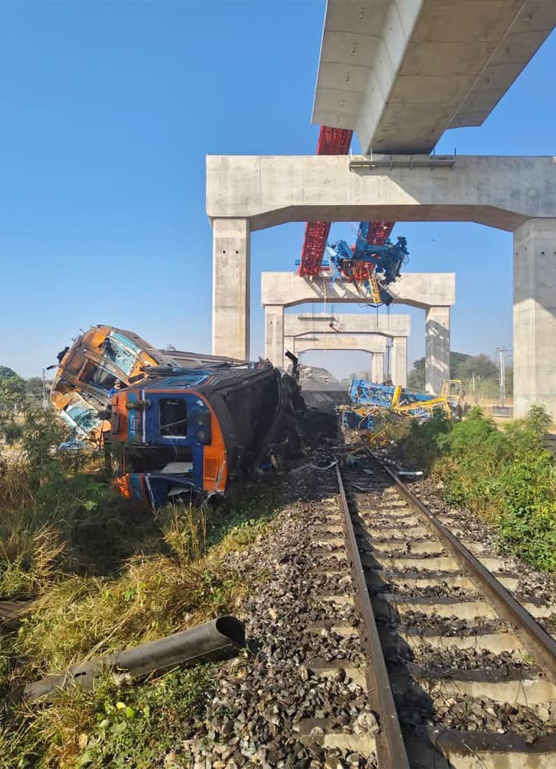 Doctors-have-identified-12-bodies-from-the-crane-collapse-that-fell-on-the-train-in-Sikhiu-SPACEBAR-Photo V01.jpg