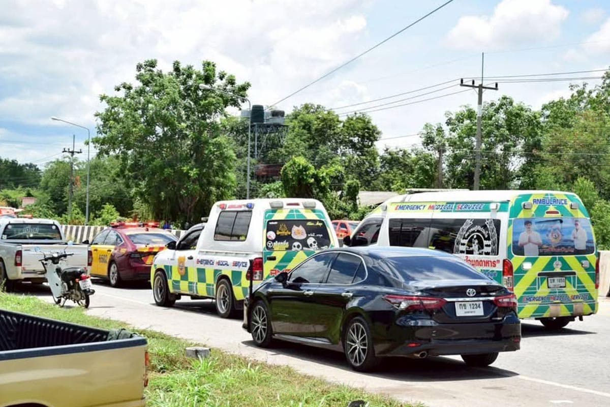 Eight-Buddhist-monks-died-in-a-car-accident-in-Mukdahan-province-SPACEBAR-Photo01.jpg
