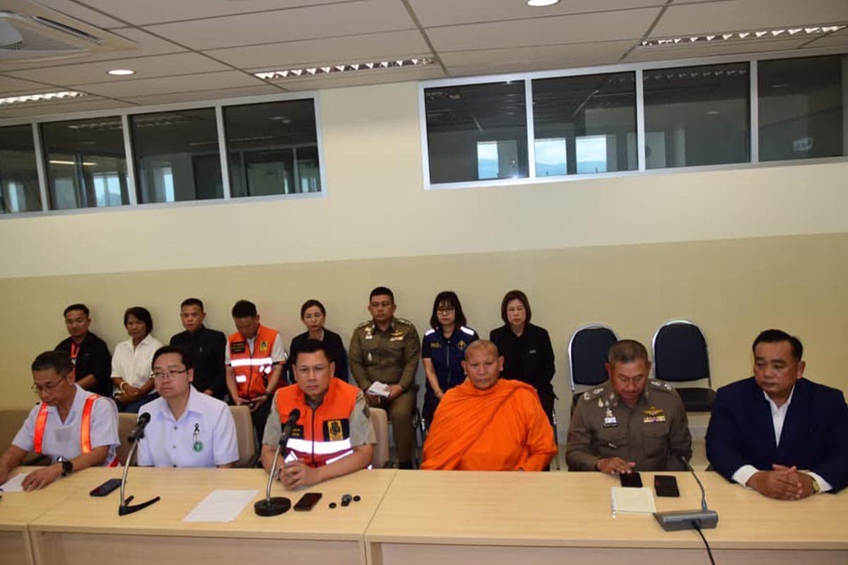 Eight-Buddhist-monks-died-in-a-car-accident-in-Mukdahan-province-SPACEBAR-Photo06-1.jpg