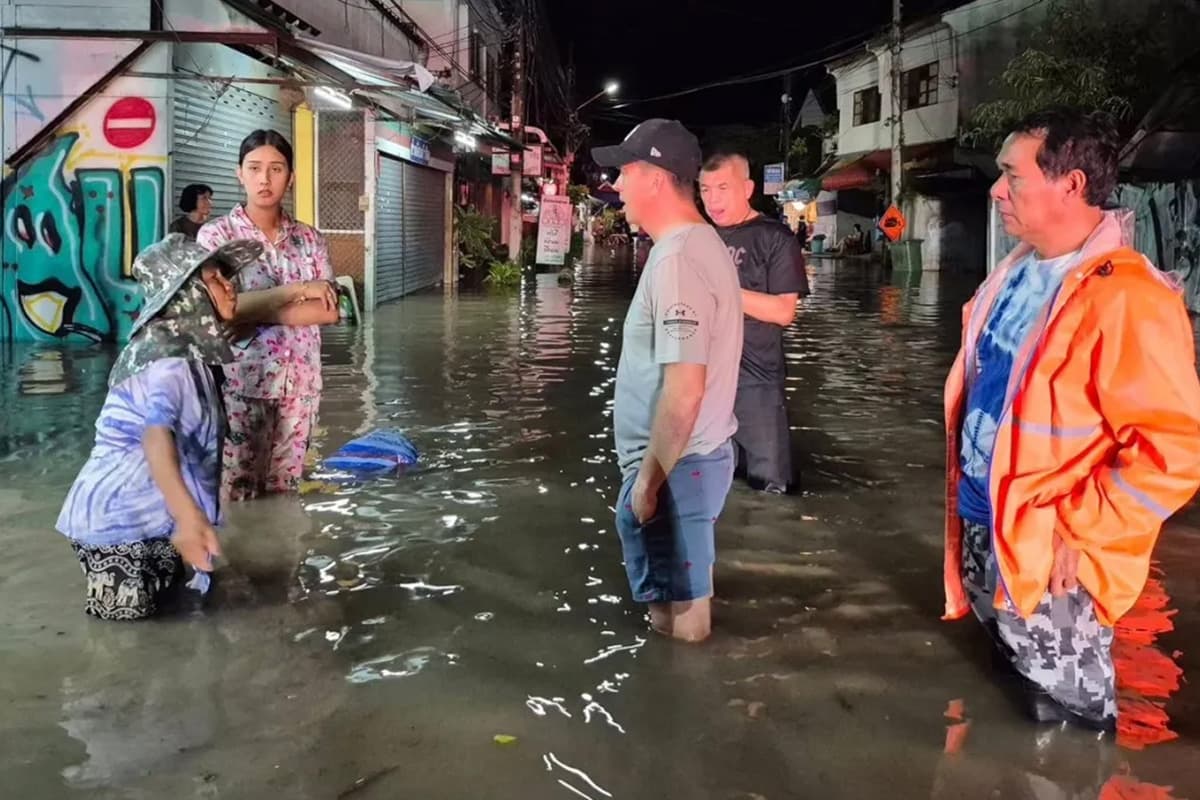 Floodwaters-in-Lom Sak-have-receded-but-the-Meteorological-Department-SPACEBAR-Photo02.jpg