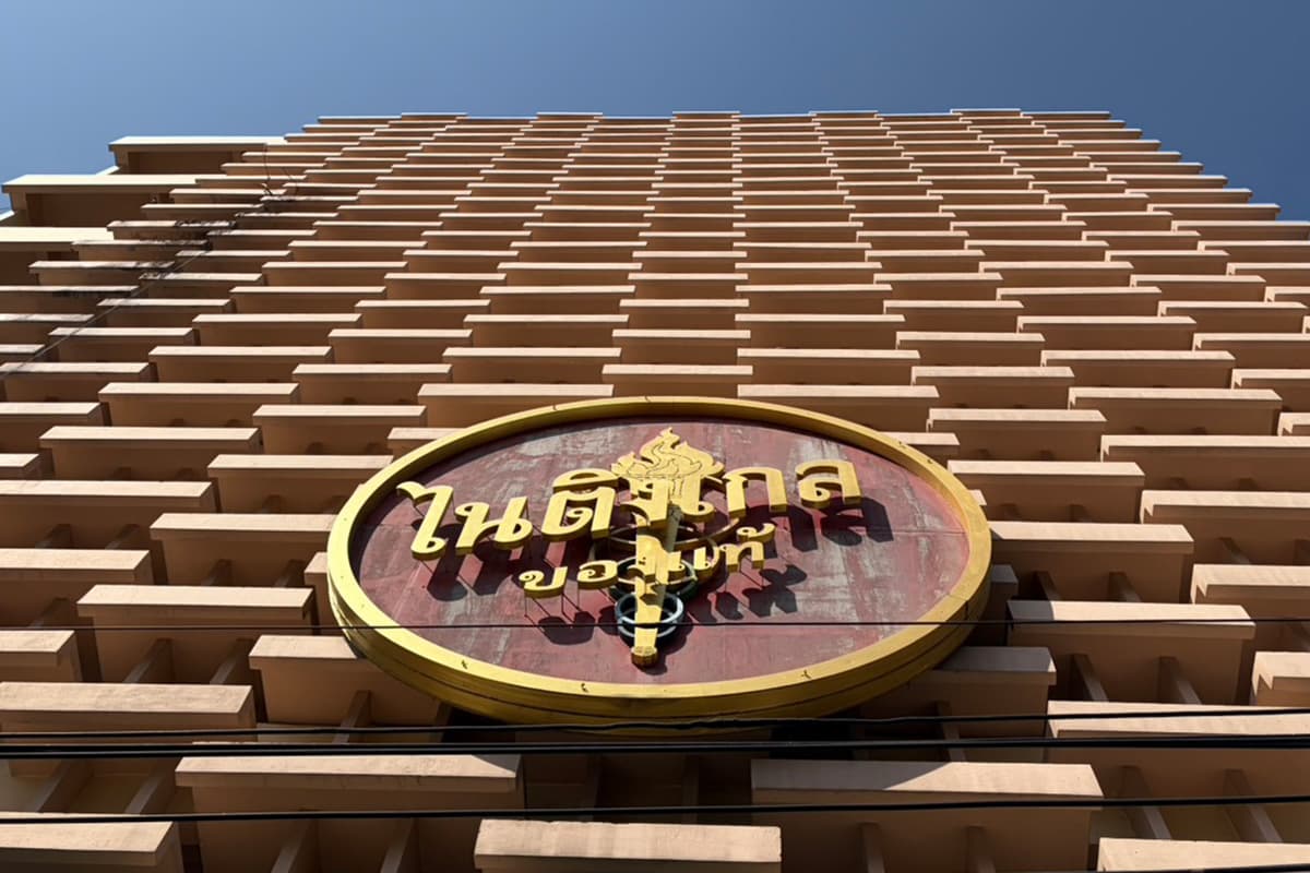 Font Hunter-Explores-font-art-signs-in-cities-that-are-more-than-just-letters-SPACEBAR-Photo01.jpg