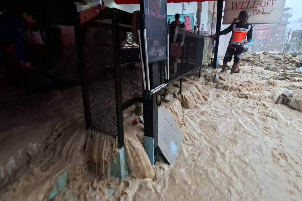 Heavy-to-very-heavy-rainfall-is-warned-for-southern-Thailand-Risk-of-flooding-and-flash-floods-SPACEBAR-Photo03.jpg