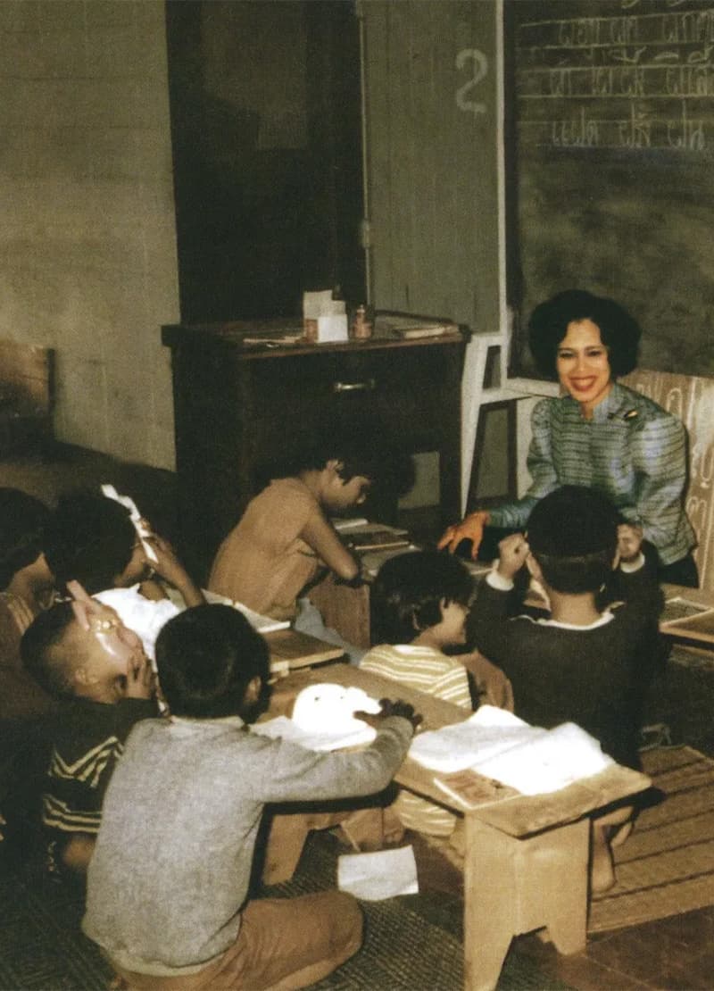 Her-Majesty-the-Queen Mother-The-Mother-and-Teacher-of-the-Land-SPACEBAR-Photo V01.jpg