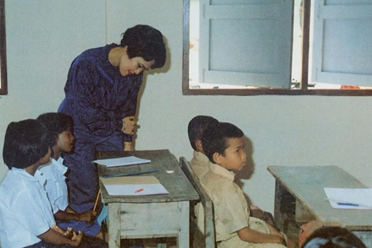 Her-Majesty-the-Queen Mother-The-Mother-and-Teacher-of-the-Land-SPACEBAR-Photo01.jpg