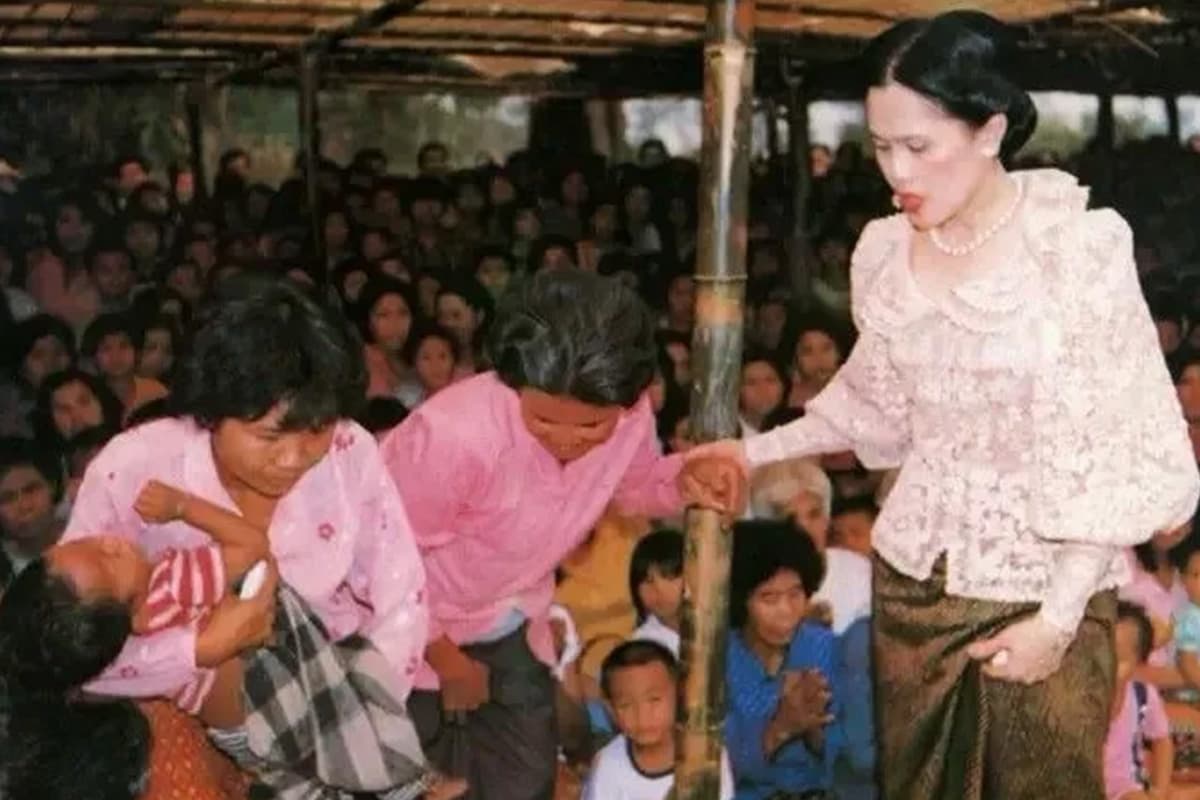 Her-Majesty-the-Queen Mother-The-Mother-and-Teacher-of-the-Land-SPACEBAR-Photo02.jpg