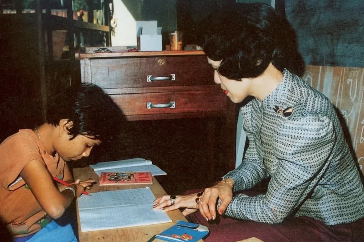 Her-Majesty-the-Queen Mother-The-Mother-and-Teacher-of-the-Land-SPACEBAR-Photo05.jpg