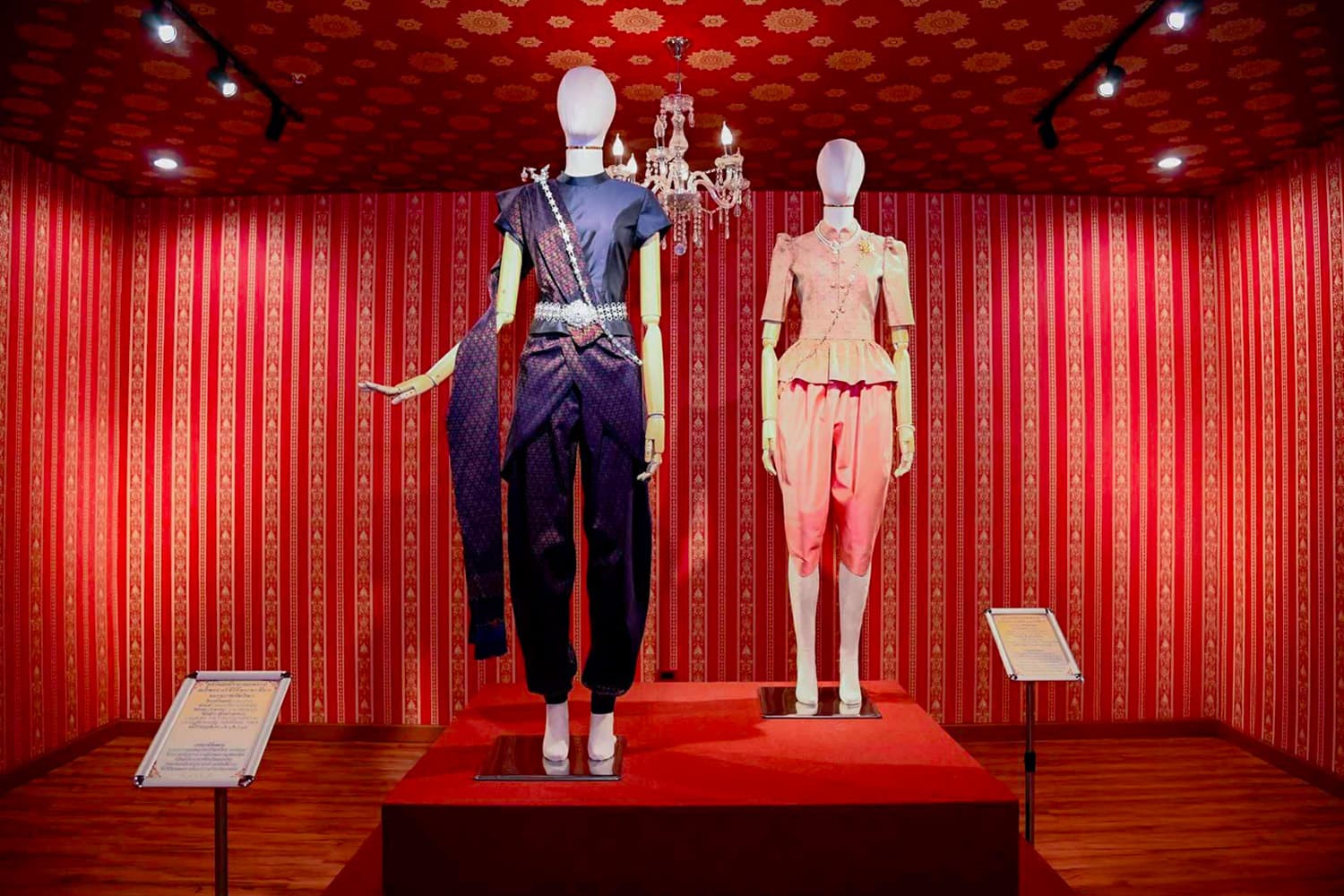 “ตามรอยซิ่นไหมชนบท” พระพันปีหลวง ให้ชีวิตผ้าไหมอีสาน เกิดอาชีพ สร้างรายได้ พร้อมอนุรักษ์ภูมิปัญญาท้องถิ่น