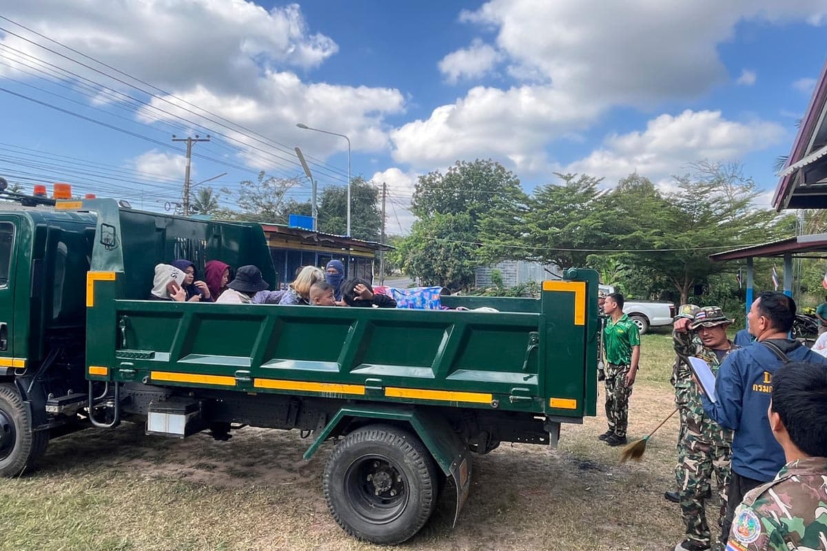 Mobilizing-park-officials-to-support-the-evacuation-of-people-from-the-Thai-Cambodian-border-SPACEBAR-Photo04.jpg