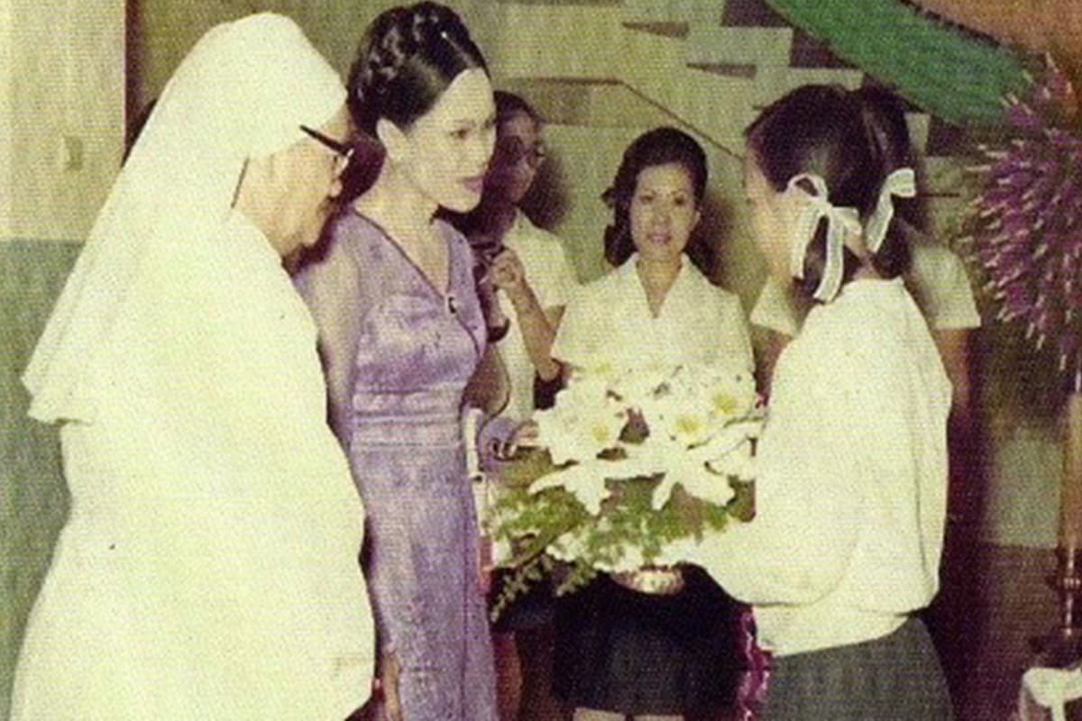 Mother School-inspired-by-the-past-of-Her-Majesty-the-Queen Mother-SPACEBAR-Photo03.jpg