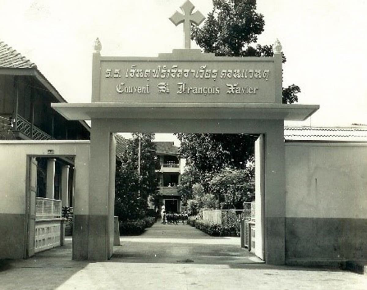 Mother School-inspired-by-the-past-of-Her-Majesty-the-Queen Mother-SPACEBAR-Photo06.jpg