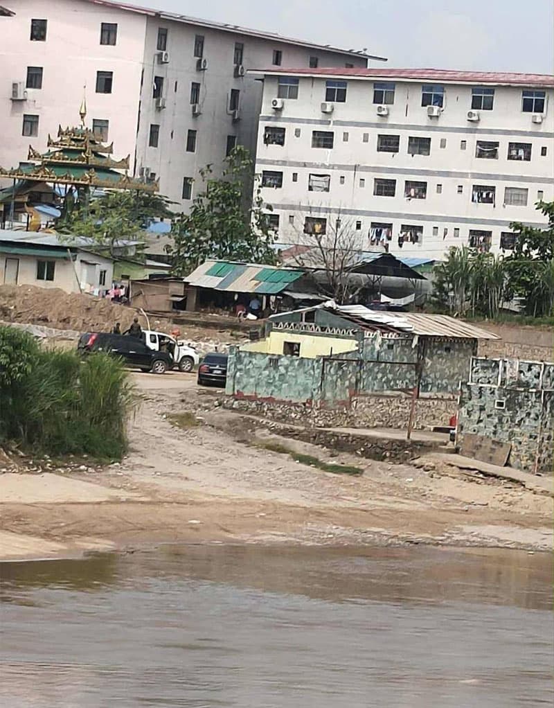 Myanmar-soldiers-raid-scammers-hideout-in-Myawaddy-SPACEBAR-Photo V01.jpg