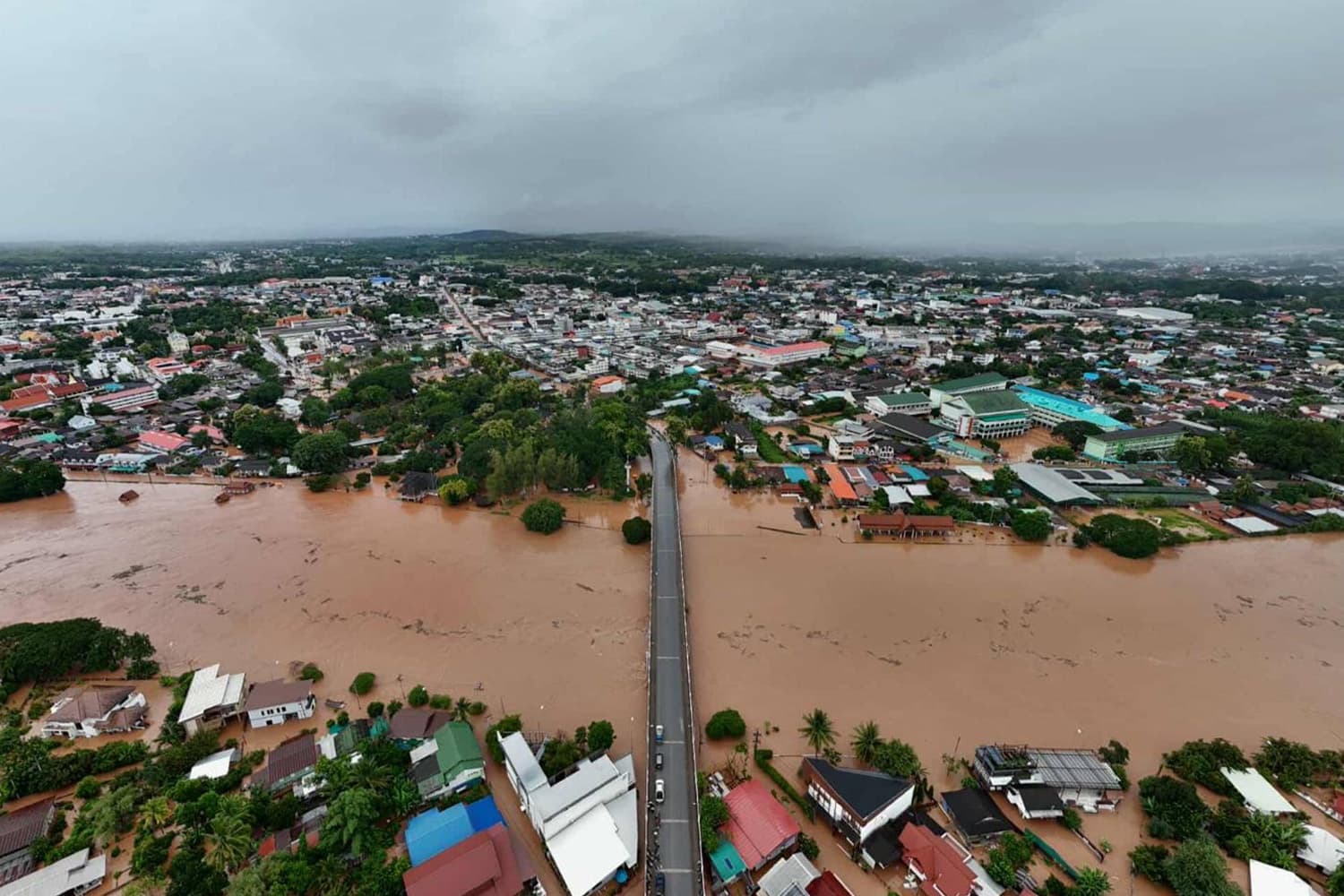 ‘น่าน’ อ่วมหนัก! ฤทธิ์พายุวิภา น้ำหลากท่วมเมือง-เขตเศรษฐกิจ ระดับน้ำสูงสุดเป็นประวัติการณ์
