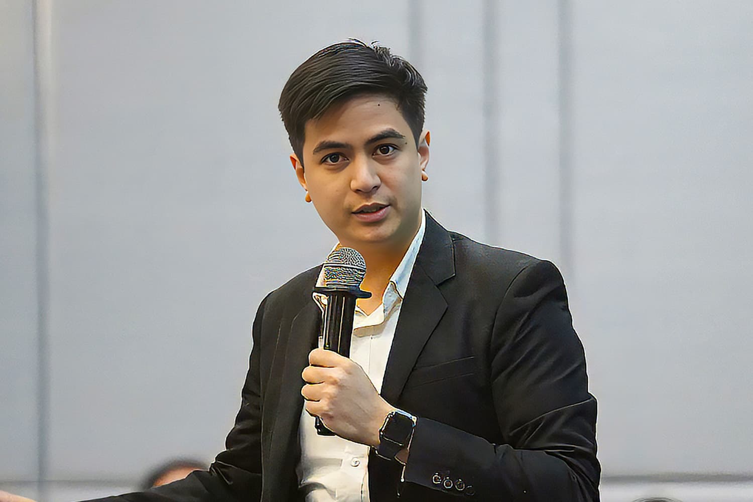 'พริษฐ์' ผิดหวัง 'นภินทร' ไม่มาตอบกระทู้ เอี่ยว 'ฮั้ว สว.' หรือไม่