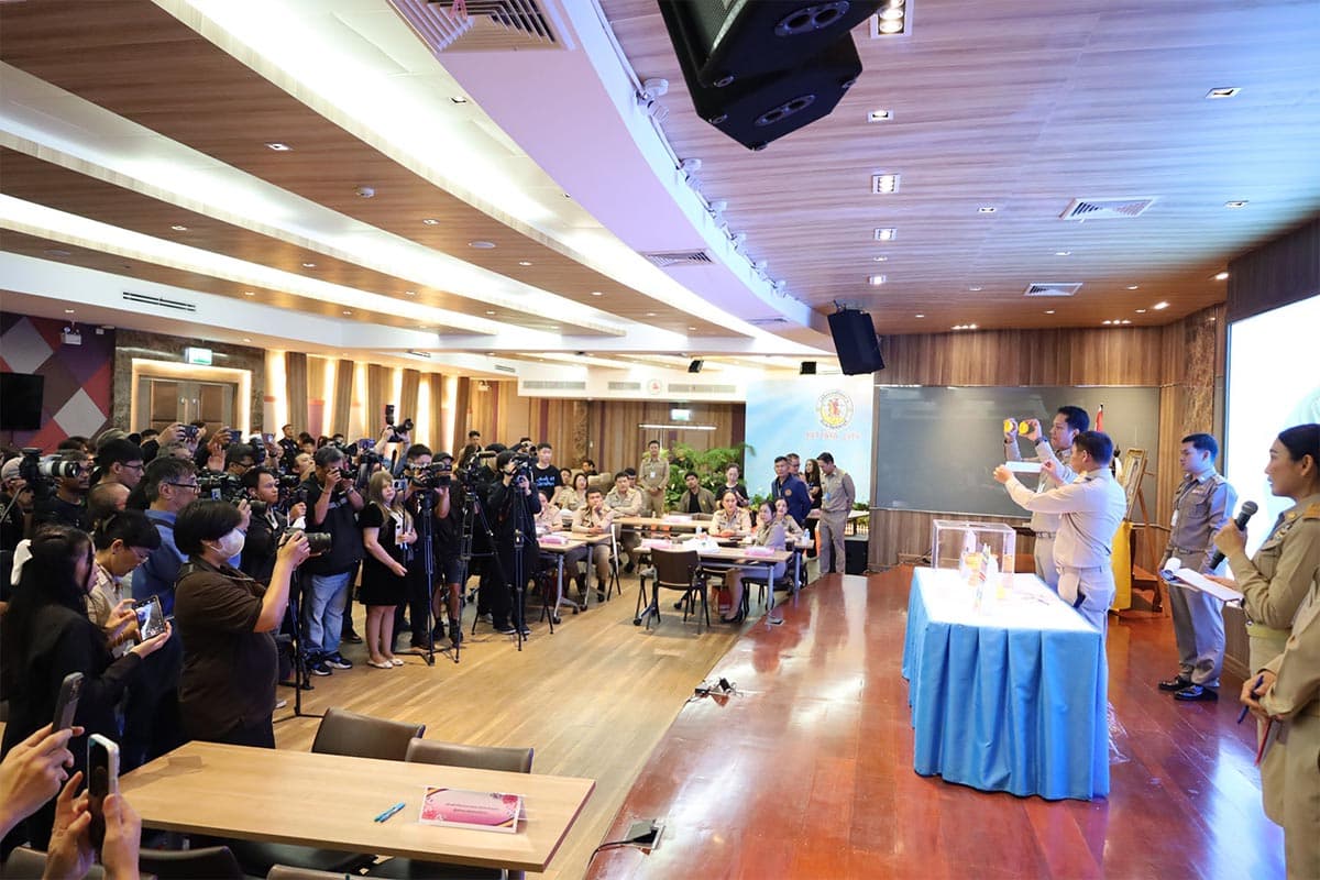 Pattaya-City-elections-are-bustling-with-activity-as-three-major-teams-submitted-their-applications-on-the-first-day-SPACEBAR-Photo05.jpg
