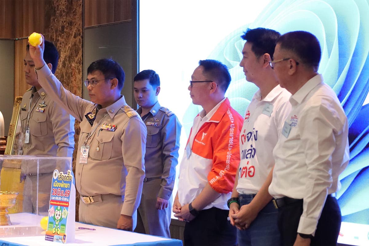 Pattaya-City-elections-are-bustling-with-activity-as-three-major-teams-submitted-their-applications-on-the-first-day-SPACEBAR-Photo06.jpg