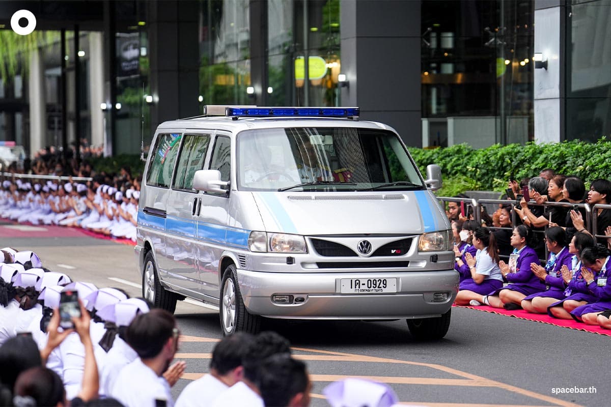 Photo-Story-Escorting-the-royal-body-from-Chulalongkorn- Hospital-to-the-Grand-Palace-SPACEBAR-Photo02.jpg