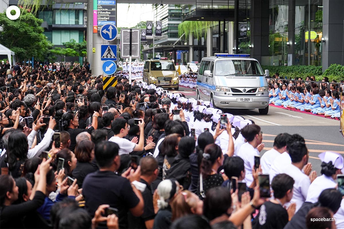 Photo-Story-Escorting-the-royal-body-from-Chulalongkorn- Hospital-to-the-Grand-Palace-SPACEBAR-Photo03.jpg