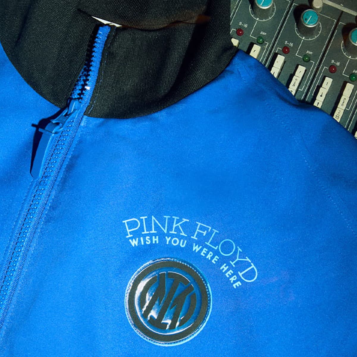 Photo-Story-Inter-Milan-x-Pink-Floyd-SPACEBAR-Photo_SQ05.jpg