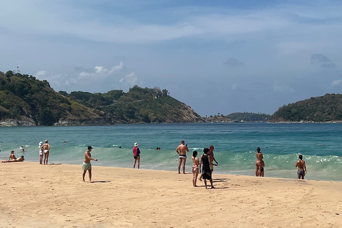 Phuket-tourists-are-watching-closely-for-government-measures-to-reduce-the-visa-free-period-to-30-days-SPACEBAR-Photo07.jpg