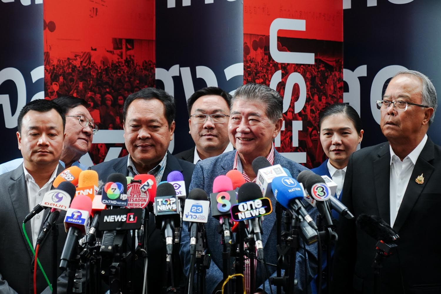 ‘พท.-ปชน.’ ดีลราบรื่น ‘เพื่อไทย’ ยอมทุกเงื่อนไข หนุนโหวต ‘ชัยเกษม’ นั่งนายกฯ