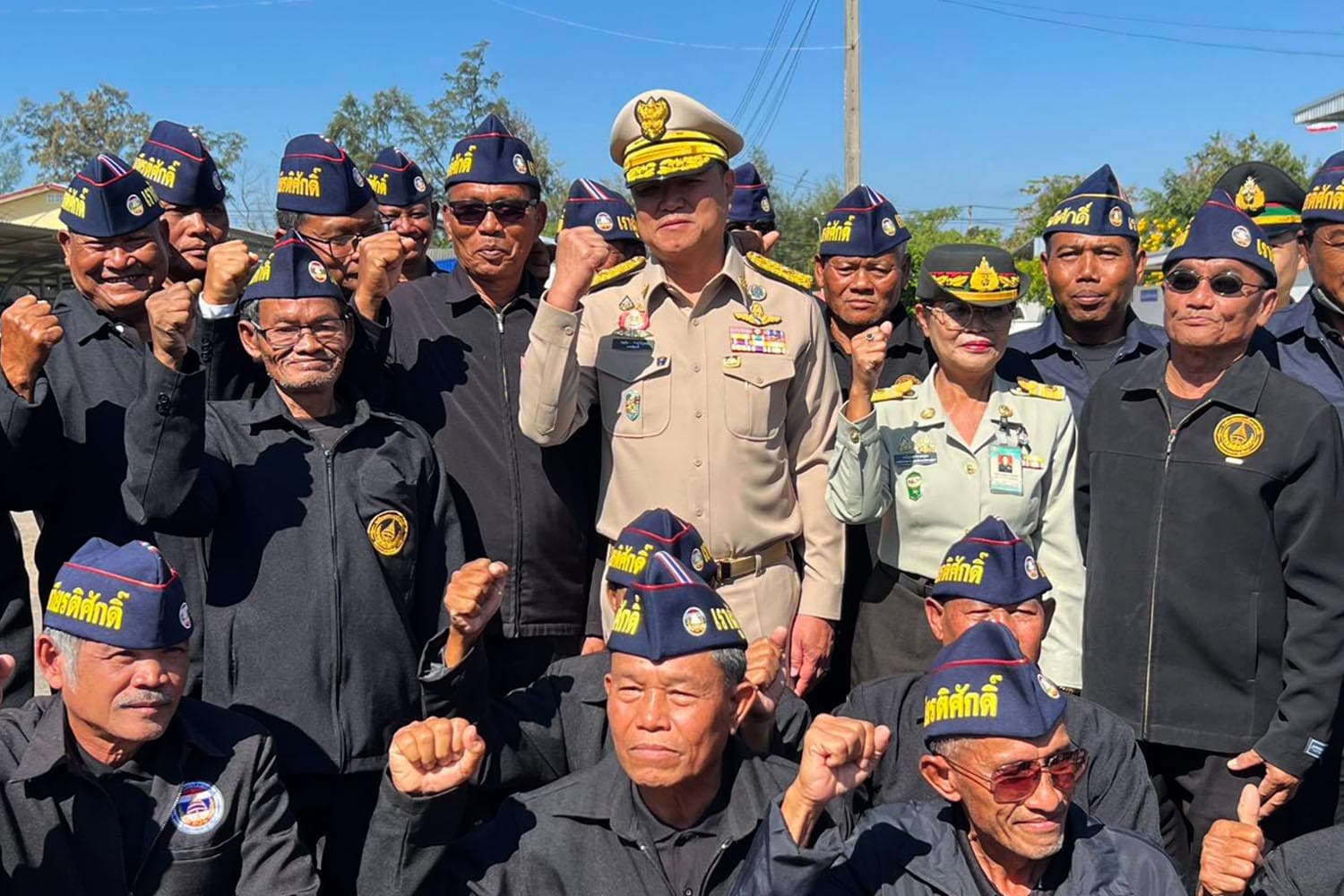 ‘นายกฯ’ กราบทหารกล้า ‘จ่าเริง-พลฯภานุพัฒน์’ ขอคารวะด้วยสำนึกต่อบุญคุณปกป้องรักษาแผ่นดิน